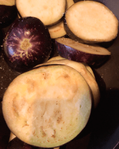 aubergines cut in circles