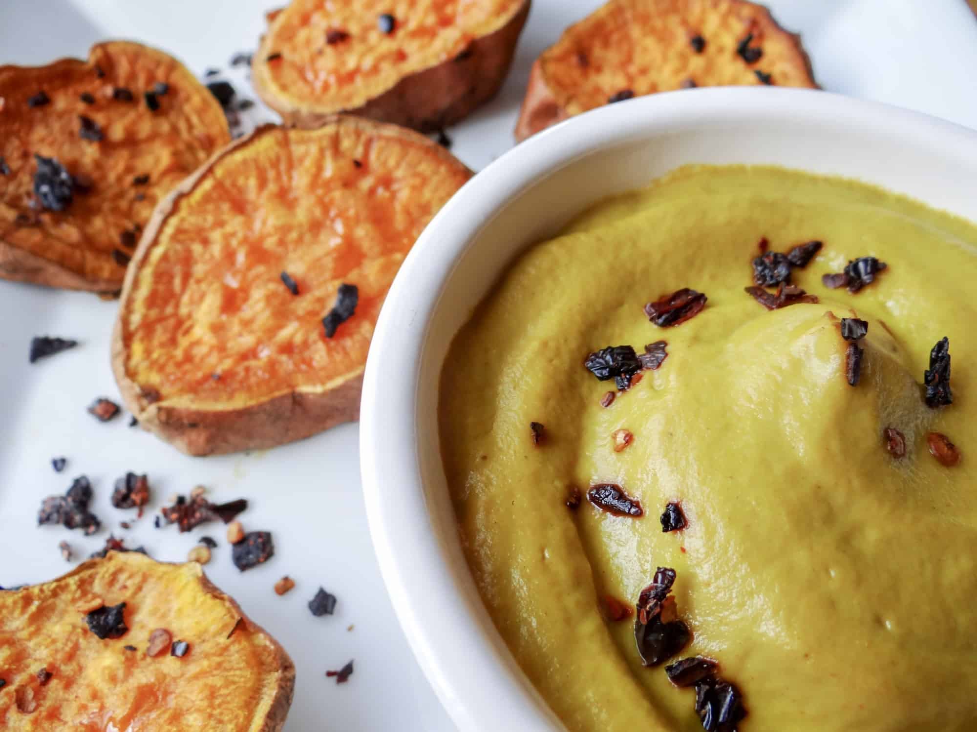 Low calorie vegan queso dip
