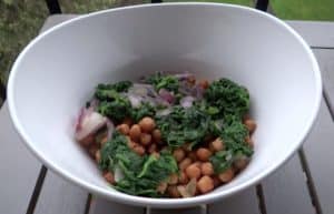 Bowl spinach, chickpeas, onion