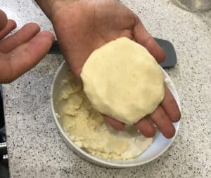 Giving form to sopes with your hands